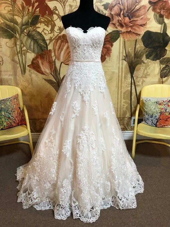 A-line Lace Applique Beaded Princess Wedding Dress Sexy Sweetheart Lace Bridal Gowns 2018