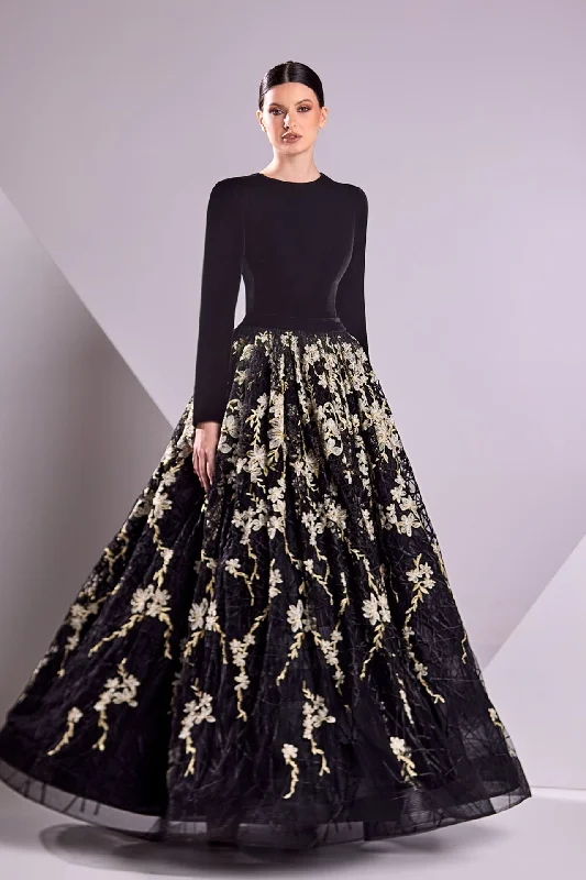 Long sleeves velvet gown with lace